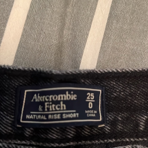 Abercrombie high waisted shorts worn twice color is washed black - Picture 3 of 4